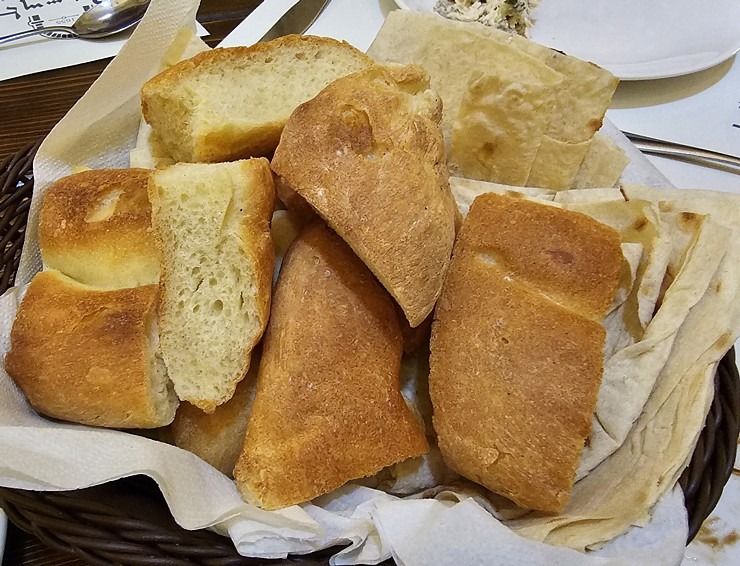 Travelnews.lv pusdieno Vagaršapatas armēņu autentiskā restorānā «Agape Refectory». Sadarbībā ar airBaltic Travelnews.lv pusdieno Vagaršapatas armēņu autentiskā restorānā «Agape Refectory». Sadarbībā ar airBaltic 340981