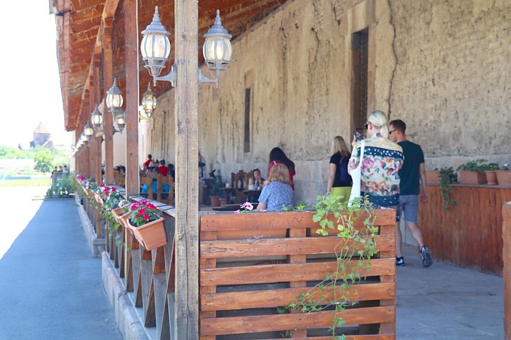 Travelnews.lv pusdieno Vagaršapatas armēņu autentiskā restorānā «Agape Refectory». Sadarbībā ar airBaltic Travelnews.lv pusdieno Vagaršapatas armēņu autentiskā restorānā «Agape Refectory». Sadarbībā ar airBaltic 340970