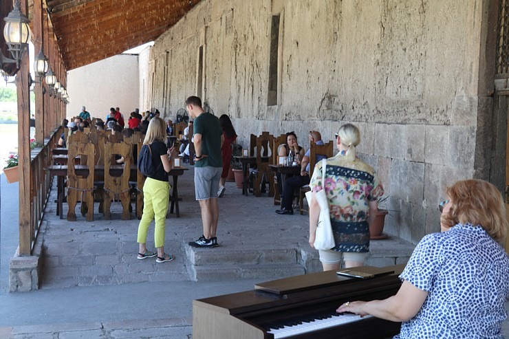 Travelnews.lv pusdieno Vagaršapatas armēņu autentiskā restorānā «Agape Refectory». Sadarbībā ar airBaltic Travelnews.lv pusdieno Vagaršapatas armēņu autentiskā restorānā «Agape Refectory». Sadarbībā ar airBaltic 340971