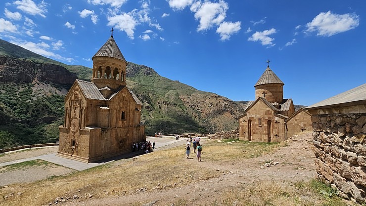 Travelnews.lv apmeklē IX līdz XVI gadsimta klosteru kompleksu Noravank Armēnijā. Sadarbībā ar airBaltic Travelnews.lv apmeklē IX līdz XVI gadsimta klosteru kompleksu Noravank Armēnijā. Sadarbībā ar airBaltic 341091