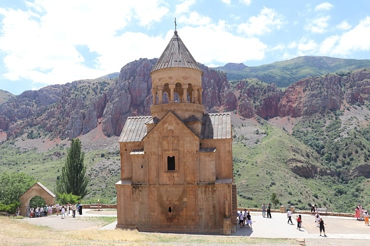 Travelnews.lv apmeklē IX līdz XVI gadsimta klosteru kompleksu Noravank Armēnijā. Sadarbībā ar airBaltic Travelnews.lv apmeklē IX līdz XVI gadsimta klosteru kompleksu Noravank Armēnijā. Sadarbībā ar airBaltic 341092