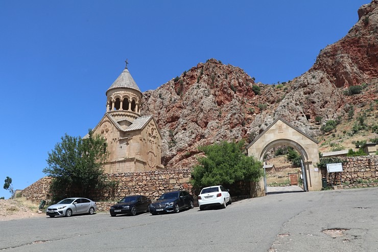 Travelnews.lv apmeklē IX līdz XVI gadsimta klosteru kompleksu Noravank Armēnijā. Sadarbībā ar airBaltic Travelnews.lv apmeklē IX līdz XVI gadsimta klosteru kompleksu Noravank Armēnijā. Sadarbībā ar airBaltic 341115