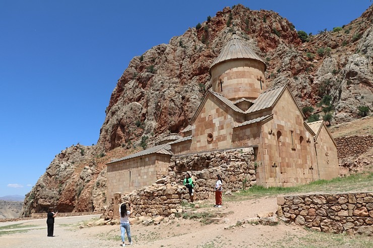 Travelnews.lv apmeklē IX līdz XVI gadsimta klosteru kompleksu Noravank Armēnijā. Sadarbībā ar airBaltic Travelnews.lv apmeklē IX līdz XVI gadsimta klosteru kompleksu Noravank Armēnijā. Sadarbībā ar airBaltic 341096