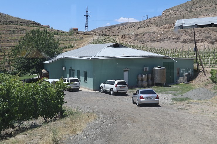 Travelnews.lv izbaudām labākās pusdienas Armēnijas ceļojumā - restorāns «Old Bridge Winery». Sadarbībā ar airBaltic Travelnews.lv izbaudām labākās pusdienas Armēnijas ceļojumā - restorāns «Old Bridge Winery». Sadarbībā ar airBaltic 341310