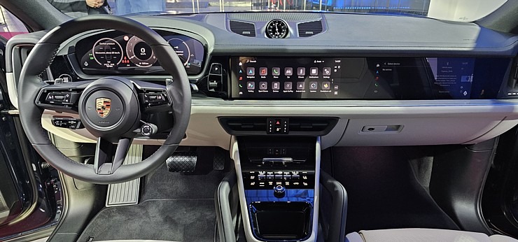 Latvijā svinīgi tiek sagaidīts jaunais «Porsche Cayenne» kopā ar šefpavāra Ērika Dreibanta gardumiem Latvijā svinīgi tiek sagaidīts jaunais «Porsche Cayenne» kopā ar šefpavāra Ērika Dreibanta gardumiem 341369