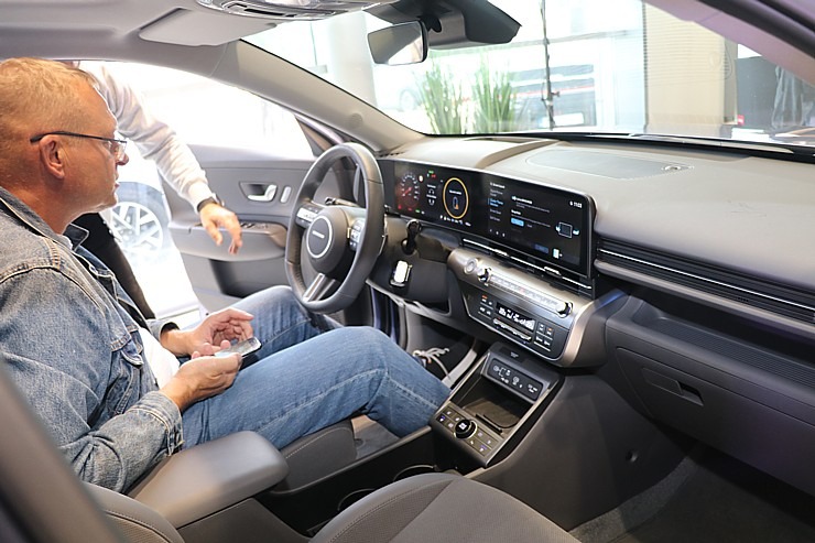 Rīgas autosalonā «Autohalle» tiek prezentēts jaunais «Hyundai Kona Electric» 341392