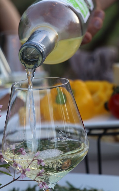 Travelnews.lv Armēnijā izbauda bagātīgas vakariņas vīnogu laukā kopā ar «Areni Wine Winery». Sadarbībā ar airBaltic Travelnews.lv Armēnijā izbauda bagātīgas vakariņas vīnogu laukā kopā ar «Areni Wine Winery». Sadarbībā ar airBaltic 341479