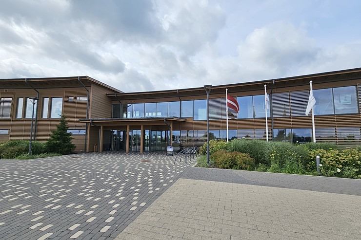 Latvijas tūrisma firmas iepazīst  golfa klubu un viesnīcu «Jurmala Golf Club & Hotel» Piņķos 342008