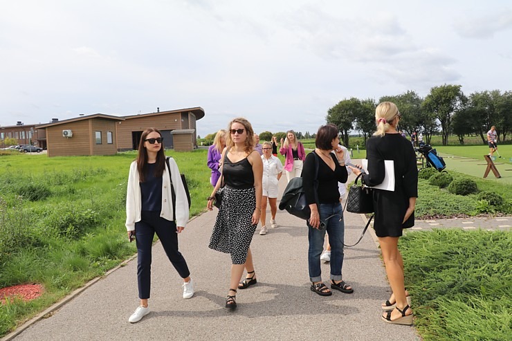 Latvijas tūrisma firmas iepazīst  golfa klubu un viesnīcu «Jurmala Golf Club & Hotel» Piņķos 342026
