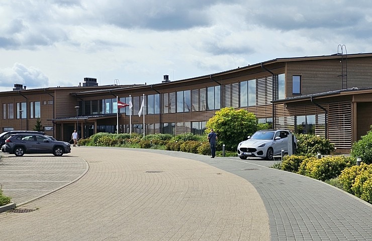 Latvijas tūrisma firmas iepazīst  golfa klubu un viesnīcu «Jurmala Golf Club & Hotel» Piņķos 342009