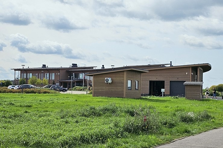 Latvijas tūrisma firmas iepazīst  golfa klubu un viesnīcu «Jurmala Golf Club & Hotel» Piņķos 342010