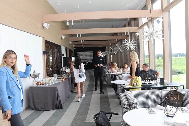 Latvijas tūrisma firmas iepazīst  golfa klubu un viesnīcu «Jurmala Golf Club & Hotel» Piņķos 342039