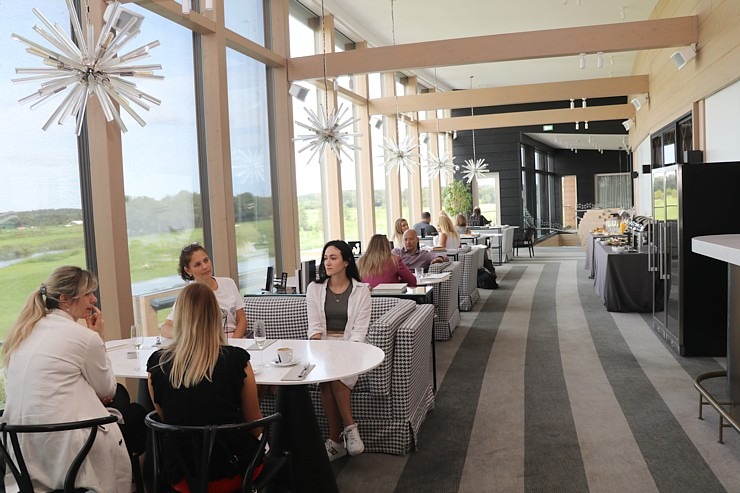 Latvijas tūrisma firmas iepazīst  golfa klubu un viesnīcu «Jurmala Golf Club & Hotel» Piņķos 342040