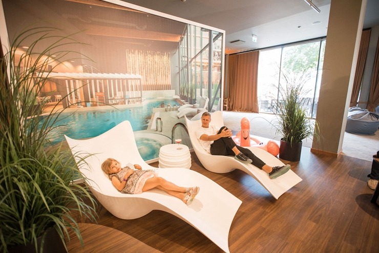 «Hotel Jūrmala SPA» rīko svinīgu kokteiļu pēcpusdienu un viesnīcas prezentāciju. Foto: Artis Veigurs «Hotel Jūrmala SPA» rīko svinīgu kokteiļu pēcpusdienu un viesnīcas prezentāciju. Foto: Artis Veigurs 342101