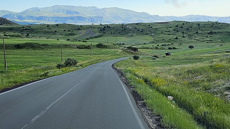 Travelnews.lv ar ekskursiju autobusu iepazīst Armēnijas ielu tirdzniecību un dabas ainavas. Sadarbība ar airBaltic Travelnews.lv ar ekskursiju autobusu iepazīst Armēnijas ielu tirdzniecību un dabas ainavas. Sadarbība ar airBaltic 342218