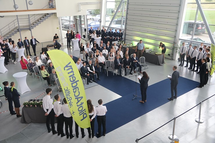 «airBaltic» Pilotu akademija svin piekto gadadienu 342620