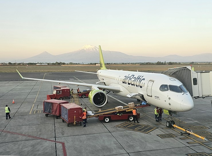 Ar «airBaltic» lidojam uz Armēnijas galvapilsētu Erevānu un baudām armēņu ēdienu, kultūru un dabu Ar «airBaltic» lidojam uz Armēnijas galvapilsētu Erevānu un baudām armēņu ēdienu, kultūru un dabu 342862