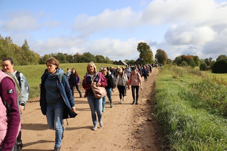 Krāslavas novada iedzīvotāji un viesi dodas rudens pārgājienā apkārt Ežezeram. Foto: Viktors Kalniss, Tatjana Kozačuka, Sanita Karpoviča Krāslavas novada iedzīvotāji un viesi dodas rudens pārgājienā apkārt Ežezeram. Foto: Viktors Kalniss, Tatjana Kozačuka, Sanita Karpoviča 344212