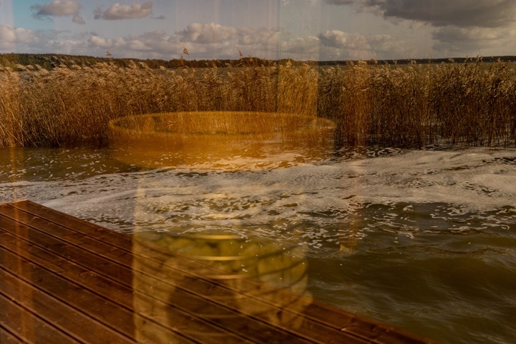 Pie gleznaina ezera Zemgalē atklāj romantiskas naktsmītnes – «Zebrus resort». Foto: Zebrus resort 344280
