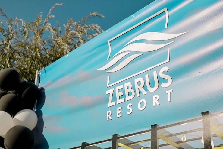 Pie gleznaina ezera Zemgalē atklāj romantiskas naktsmītnes – «Zebrus resort». Foto: Zebrus resort 344289
