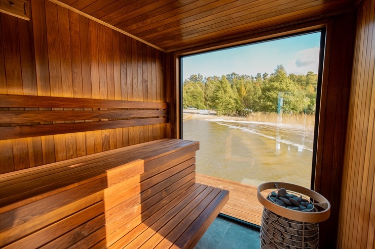 Pie gleznaina ezera Zemgalē atklāj romantiskas naktsmītnes – «Zebrus resort». Foto: Zebrus resort 344276