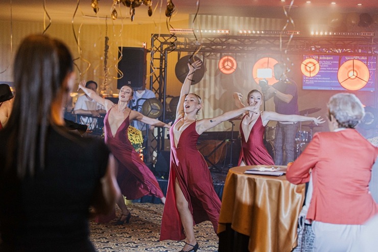 «Baltic Beach Hotel & SPA» pulcē draugus uz dāsnuma un izdevīgo piedāvājumu gadatirgu «Saulainā nakts». Foto: Artis Veigurs «Baltic Beach Hotel & SPA» pulcē draugus uz dāsnuma un izdevīgo piedāvājumu gadatirgu «Saulainā nakts». Foto: Artis Veigurs 345160