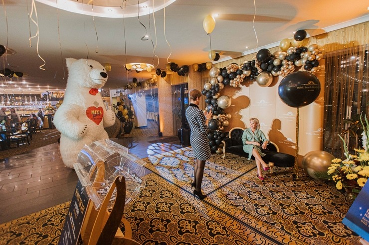 «Baltic Beach Hotel & SPA» pulcē draugus uz dāsnuma un izdevīgo piedāvājumu gadatirgu «Saulainā nakts». Foto: Artis Veigurs «Baltic Beach Hotel & SPA» pulcē draugus uz dāsnuma un izdevīgo piedāvājumu gadatirgu «Saulainā nakts». Foto: Artis Veigurs 345164