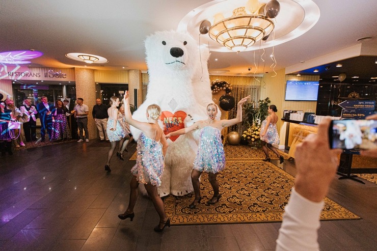 «Baltic Beach Hotel & SPA» pulcē draugus uz dāsnuma un izdevīgo piedāvājumu gadatirgu «Saulainā nakts». Foto: Artis Veigurs «Baltic Beach Hotel & SPA» pulcē draugus uz dāsnuma un izdevīgo piedāvājumu gadatirgu «Saulainā nakts». Foto: Artis Veigurs 345173