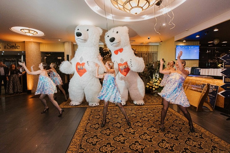 «Baltic Beach Hotel & SPA» pulcē draugus uz dāsnuma un izdevīgo piedāvājumu gadatirgu «Saulainā nakts». Foto: Artis Veigurs «Baltic Beach Hotel & SPA» pulcē draugus uz dāsnuma un izdevīgo piedāvājumu gadatirgu «Saulainā nakts». Foto: Artis Veigurs 345174