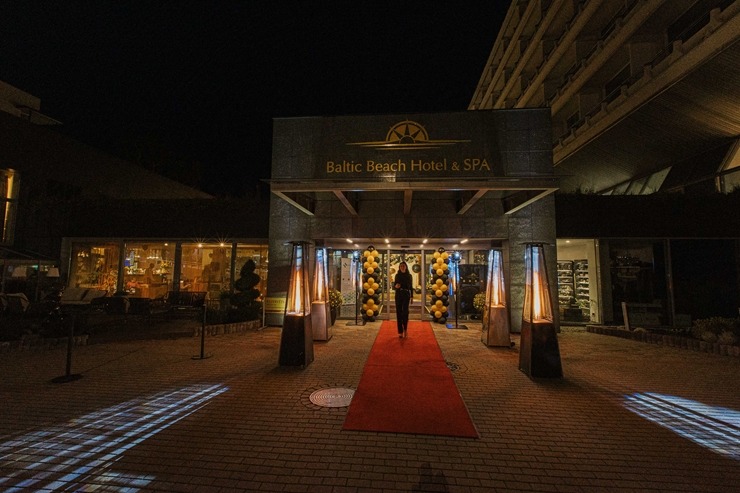 «Baltic Beach Hotel & SPA» pulcē draugus uz dāsnuma un izdevīgo piedāvājumu gadatirgu «Saulainā nakts». Foto: Artis Veigurs «Baltic Beach Hotel & SPA» pulcē draugus uz dāsnuma un izdevīgo piedāvājumu gadatirgu «Saulainā nakts». Foto: Artis Veigurs 345178
