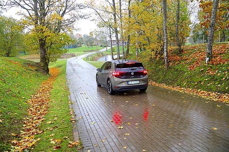 Travelnews.lv ar jauno un elektrisko «VW ID.3» apceļo Kurzemi un Rīgu 345363