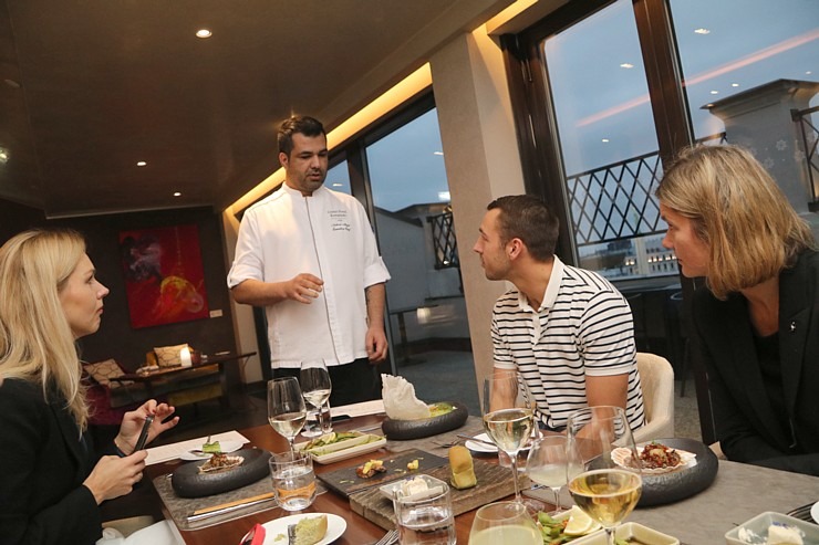 Travelnews.lv izbauda «Grand Hotel Kempinski Riga» restorāna «Stage22» jauno ēdienkarti «Asian Fusion» Travelnews.lv izbauda «Grand Hotel Kempinski Riga» restorāna «Stage22» jauno ēdienkarti «Asian Fusion» 345411