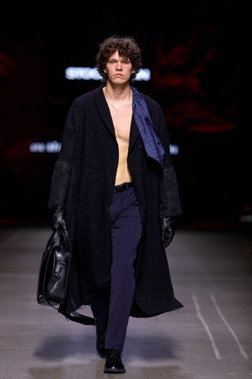 Rīgas modes nedēļa piedāvā iepazīties ar kolekciju STOCKMANN x LATVIAN DESIGNERS no Latvijas. Foto: Mark Litvyakov Rīgas modes nedēļa piedāvā iepazīties ar kolekciju STOCKMANN x LATVIAN DESIGNERS no Latvijas. Foto: Mark Litvyakov 345688
