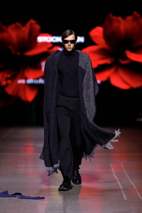 Rīgas modes nedēļa piedāvā iepazīties ar kolekciju STOCKMANN x LATVIAN DESIGNERS no Latvijas. Foto: Mark Litvyakov Rīgas modes nedēļa piedāvā iepazīties ar kolekciju STOCKMANN x LATVIAN DESIGNERS no Latvijas. Foto: Mark Litvyakov 345690