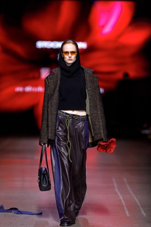 Rīgas modes nedēļa piedāvā iepazīties ar kolekciju STOCKMANN x LATVIAN DESIGNERS no Latvijas. Foto: Mark Litvyakov Rīgas modes nedēļa piedāvā iepazīties ar kolekciju STOCKMANN x LATVIAN DESIGNERS no Latvijas. Foto: Mark Litvyakov 345691