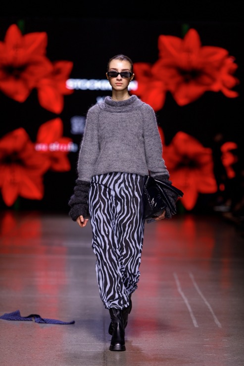 Rīgas modes nedēļa piedāvā iepazīties ar kolekciju STOCKMANN x LATVIAN DESIGNERS no Latvijas. Foto: Mark Litvyakov Rīgas modes nedēļa piedāvā iepazīties ar kolekciju STOCKMANN x LATVIAN DESIGNERS no Latvijas. Foto: Mark Litvyakov 345694