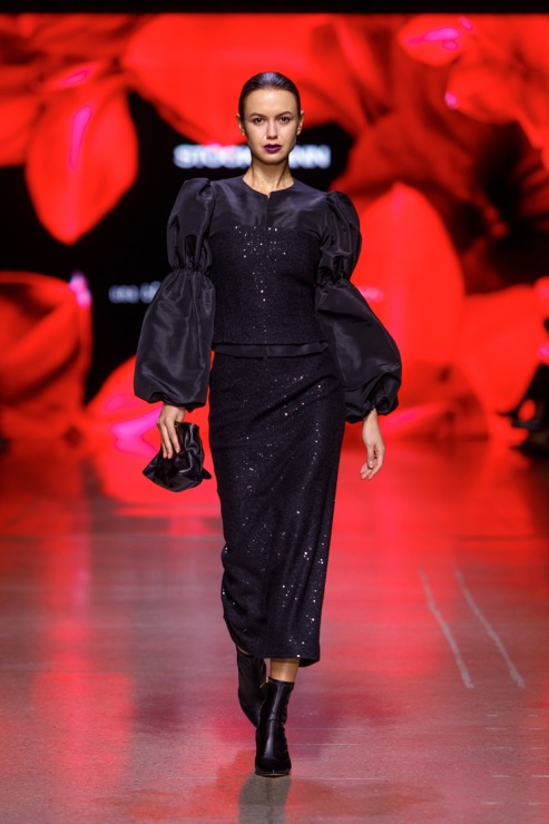 Rīgas modes nedēļa piedāvā iepazīties ar kolekciju STOCKMANN x LATVIAN DESIGNERS no Latvijas. Foto: Mark Litvyakov Rīgas modes nedēļa piedāvā iepazīties ar kolekciju STOCKMANN x LATVIAN DESIGNERS no Latvijas. Foto: Mark Litvyakov 345697