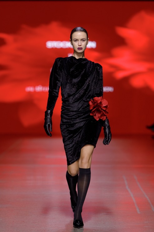 Rīgas modes nedēļa piedāvā iepazīties ar kolekciju STOCKMANN x LATVIAN DESIGNERS no Latvijas. Foto: Mark Litvyakov Rīgas modes nedēļa piedāvā iepazīties ar kolekciju STOCKMANN x LATVIAN DESIGNERS no Latvijas. Foto: Mark Litvyakov 345680