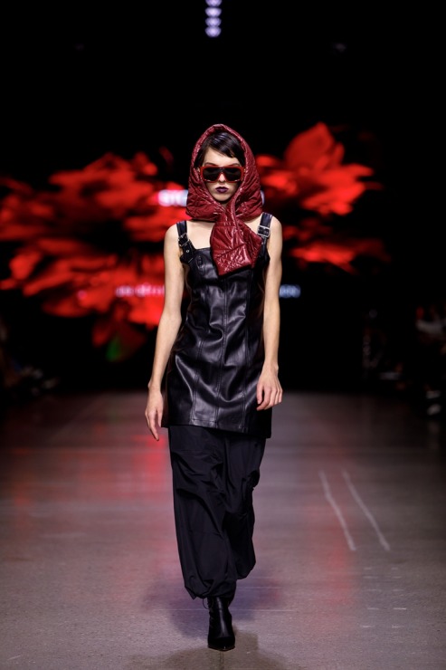 Rīgas modes nedēļa piedāvā iepazīties ar kolekciju STOCKMANN x LATVIAN DESIGNERS no Latvijas. Foto: Mark Litvyakov Rīgas modes nedēļa piedāvā iepazīties ar kolekciju STOCKMANN x LATVIAN DESIGNERS no Latvijas. Foto: Mark Litvyakov 345700