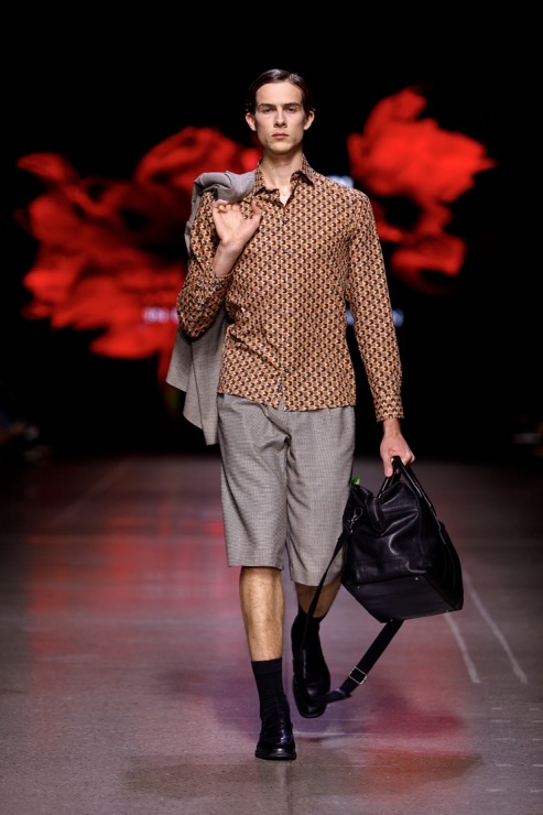 Rīgas modes nedēļa piedāvā iepazīties ar kolekciju STOCKMANN x LATVIAN DESIGNERS no Latvijas. Foto: Mark Litvyakov Rīgas modes nedēļa piedāvā iepazīties ar kolekciju STOCKMANN x LATVIAN DESIGNERS no Latvijas. Foto: Mark Litvyakov 345704