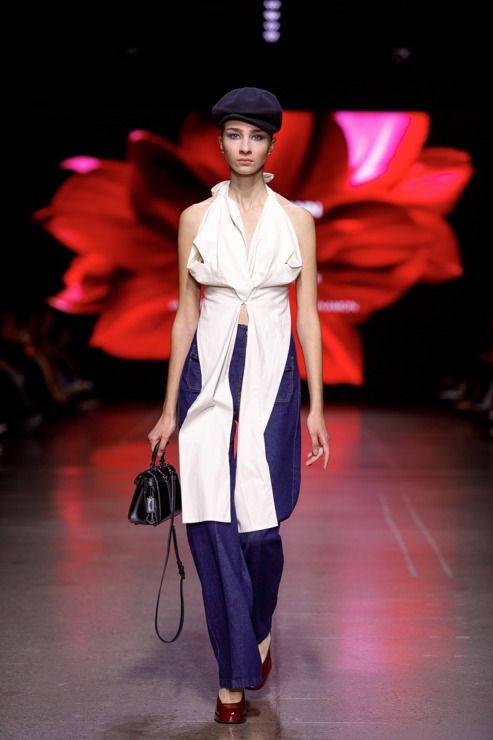 Rīgas modes nedēļa piedāvā iepazīties ar kolekciju STOCKMANN x LATVIAN DESIGNERS no Latvijas. Foto: Mark Litvyakov Rīgas modes nedēļa piedāvā iepazīties ar kolekciju STOCKMANN x LATVIAN DESIGNERS no Latvijas. Foto: Mark Litvyakov 345706