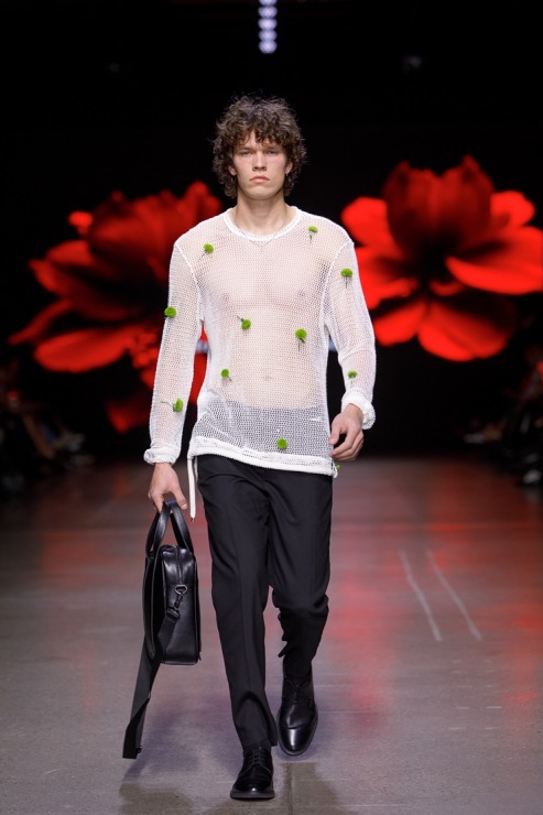 Rīgas modes nedēļa piedāvā iepazīties ar kolekciju STOCKMANN x LATVIAN DESIGNERS no Latvijas. Foto: Mark Litvyakov Rīgas modes nedēļa piedāvā iepazīties ar kolekciju STOCKMANN x LATVIAN DESIGNERS no Latvijas. Foto: Mark Litvyakov 345681