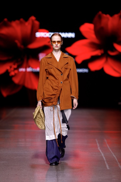 Rīgas modes nedēļa piedāvā iepazīties ar kolekciju STOCKMANN x LATVIAN DESIGNERS no Latvijas. Foto: Mark Litvyakov Rīgas modes nedēļa piedāvā iepazīties ar kolekciju STOCKMANN x LATVIAN DESIGNERS no Latvijas. Foto: Mark Litvyakov 345711