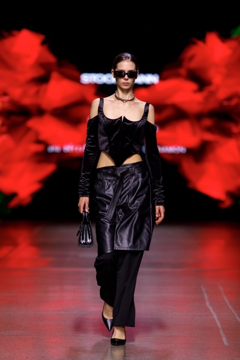 Rīgas modes nedēļa piedāvā iepazīties ar kolekciju STOCKMANN x LATVIAN DESIGNERS no Latvijas. Foto: Mark Litvyakov Rīgas modes nedēļa piedāvā iepazīties ar kolekciju STOCKMANN x LATVIAN DESIGNERS no Latvijas. Foto: Mark Litvyakov 345712