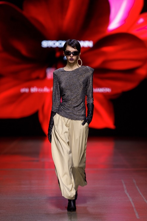 Rīgas modes nedēļa piedāvā iepazīties ar kolekciju STOCKMANN x LATVIAN DESIGNERS no Latvijas. Foto: Mark Litvyakov Rīgas modes nedēļa piedāvā iepazīties ar kolekciju STOCKMANN x LATVIAN DESIGNERS no Latvijas. Foto: Mark Litvyakov 345684