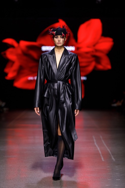 Rīgas modes nedēļa piedāvā iepazīties ar kolekciju STOCKMANN x LATVIAN DESIGNERS no Latvijas. Foto: Mark Litvyakov Rīgas modes nedēļa piedāvā iepazīties ar kolekciju STOCKMANN x LATVIAN DESIGNERS no Latvijas. Foto: Mark Litvyakov 345685