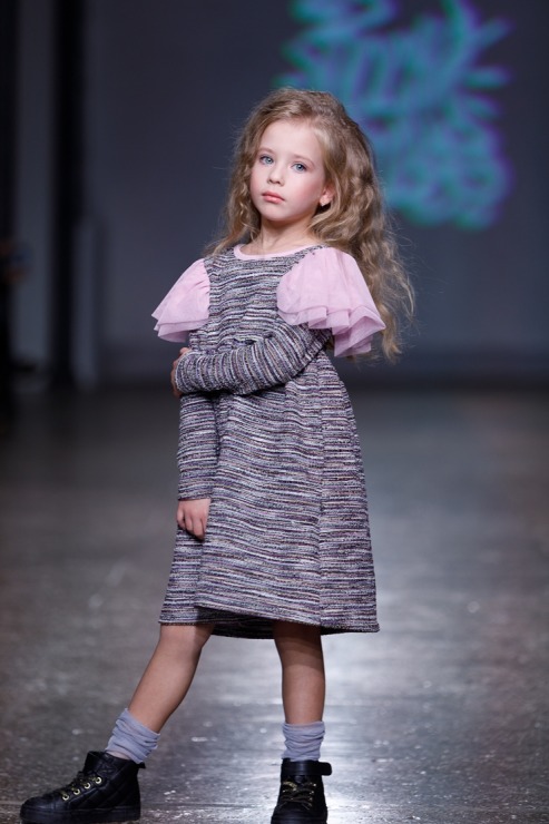 Rīgas modes nedēļa piedāvā iepazīties ar bērnu apģērbu kolekciju ROCK & MOUSE no Latvijas. Foto: Mark Litvyakov Rīgas modes nedēļa piedāvā iepazīties ar bērnu apģērbu kolekciju ROCK & MOUSE no Latvijas. Foto: Mark Litvyakov 345955