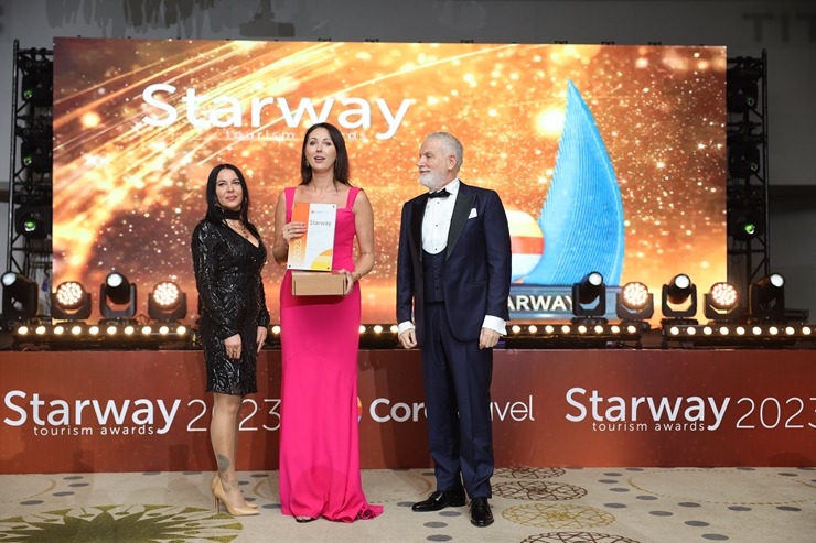 «Coral Travel Baltics» Turcijā svinīgi pateicas Latvijas tūrisma aģentūrām par sadarbību. Foto: CoralTravel.lv 346574