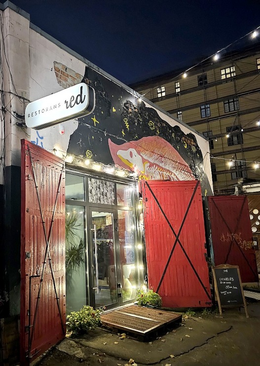 Rīgas Tallinas ielas kvartālā atvēries jauns restorāns «RED», kur garneles var ēst, cik lien vēderā Rīgas Tallinas ielas kvartālā atvēries jauns restorāns «RED», kur garneles var ēst, cik lien vēderā 346716