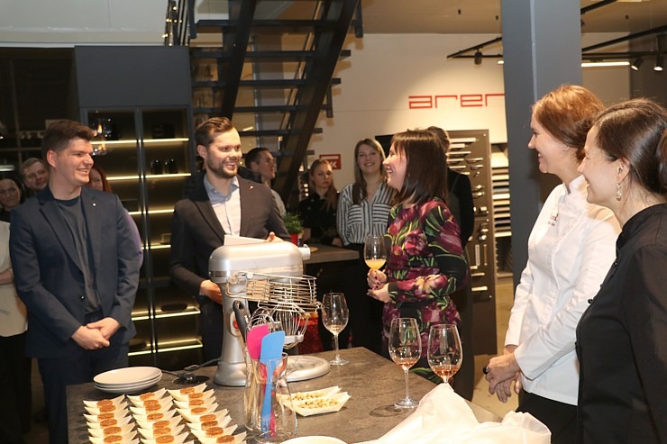 Travelnewslv piedalās pavārgrāmatas «BALTIC CHEFS 2» un ARENS salona jaunās ekspozīcijas prezentāciju Travelnewslv piedalās pavārgrāmatas «BALTIC CHEFS 2» un ARENS salona jaunās ekspozīcijas prezentāciju 347817